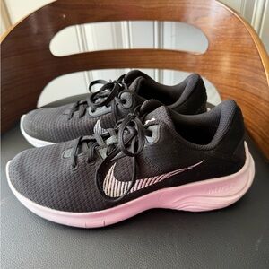 Nike flex tennis shoes worn a handful of times